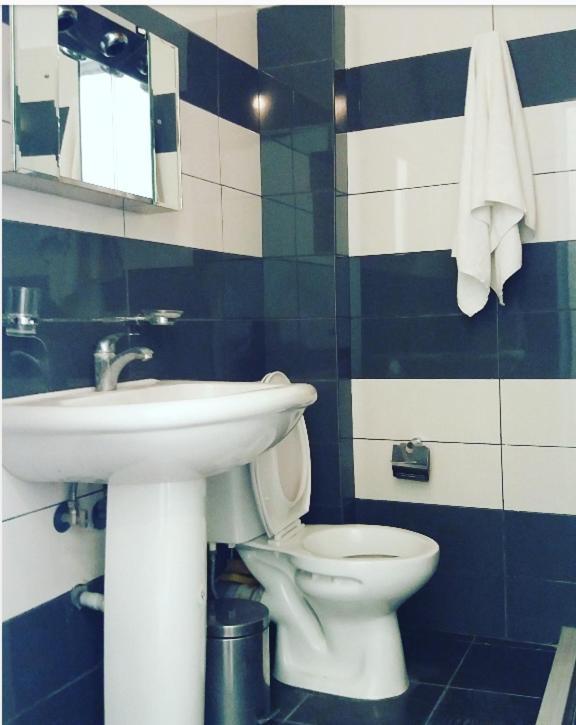 Seaview Apartment Detjoni ساراندا المظهر الخارجي الصورة